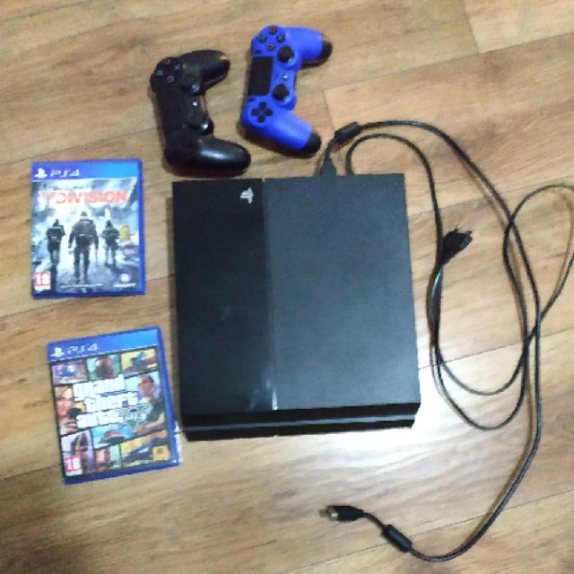 סוני 4 במצב מצויין לא היה בשימוש הרבה פעמיים 