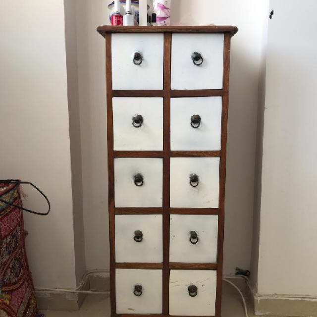 שידת מגירות