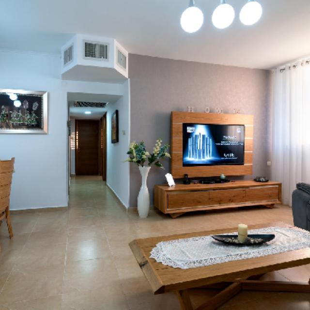 דירה משופצת מהממת ביופיה נוף לים מכל הבית מפרטי!!!