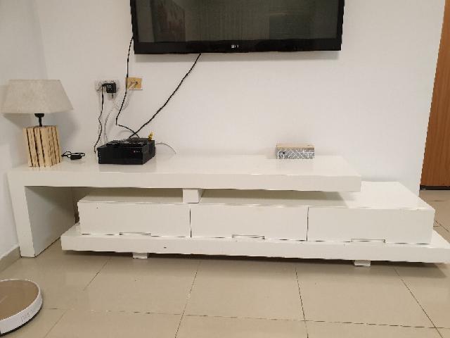 מזנון יפיפה במצב מעולה 2 חלקים