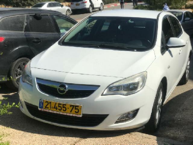 אופל 2011 