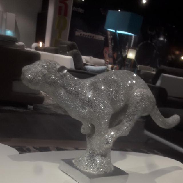 פסל פנתר כסוף יוקרתי