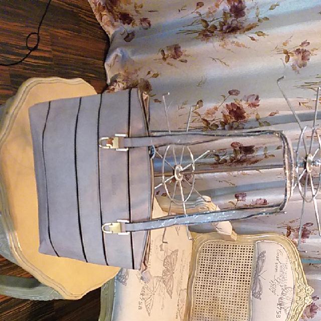 תיק מושלם,בעל 2 רוכסנים.פרקטי מאוד.