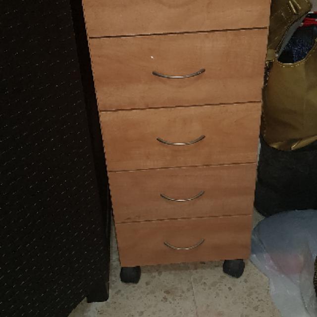 שידה מגירות