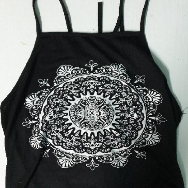 גופיית טופ קרופ עם קשירה למעלה