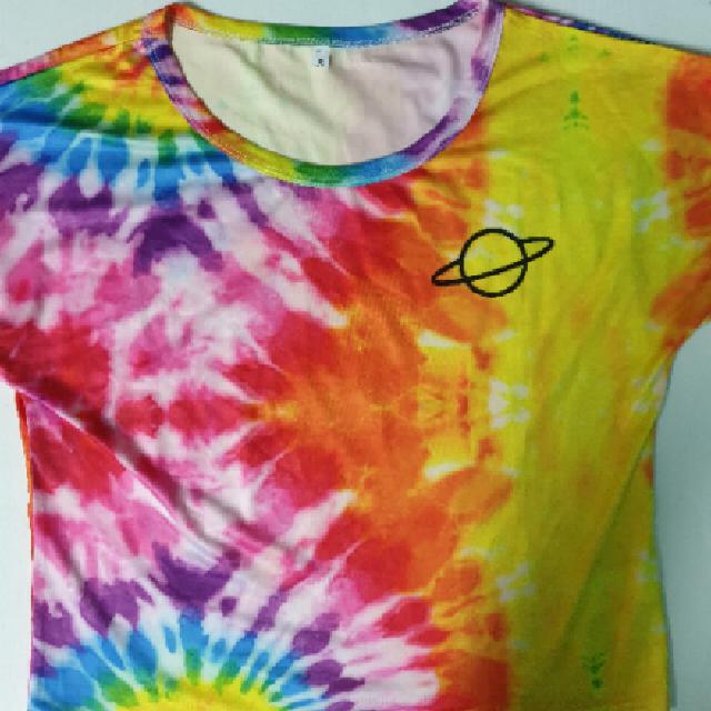 חולצנ טי שירט חתוכה קצרה בבטן ,crop top עם לוגו של חללית