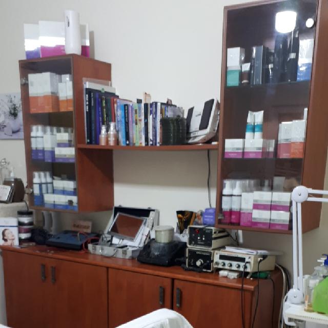 ארונית פלוס ויטרינות זכוכית