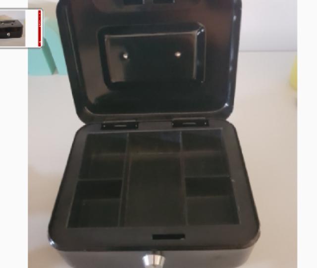 קופה  עם מנעול ומקום למטבעות