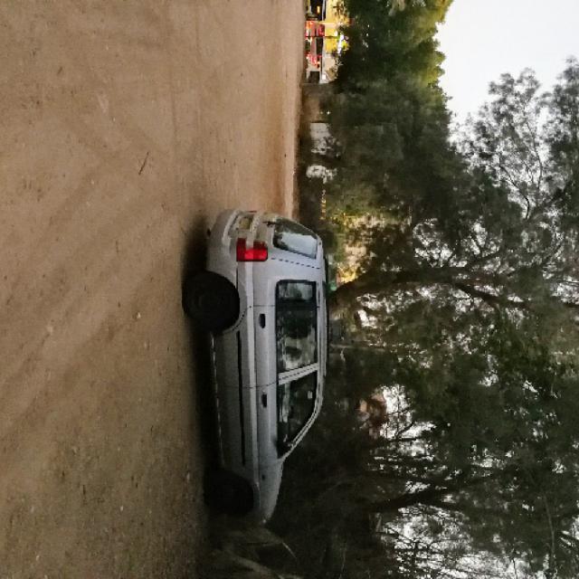 מזדה דמיו 2002.  0545993000  .    4000 שח.