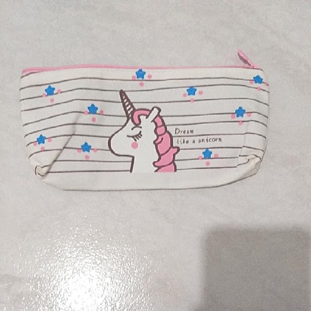 קלמר, חד קרן, בנות