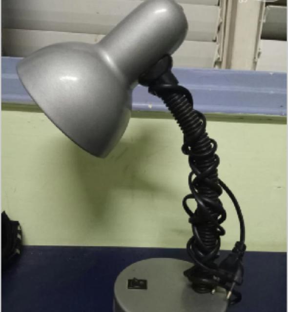 מנורת שולחן כסופה שחורה מתכווננת