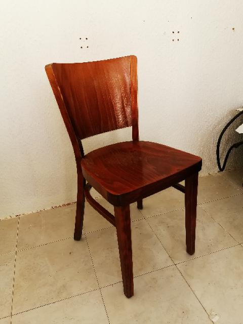 כסאות ושולחנות לבית קפה