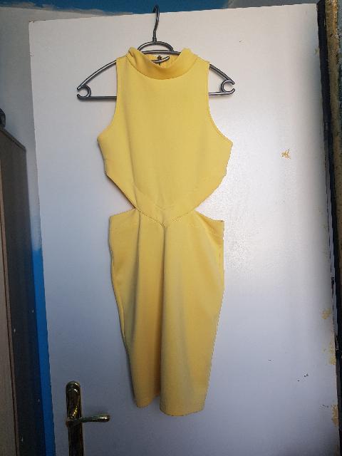 שמלה עם קרעים באזור הבטן מידה s/m