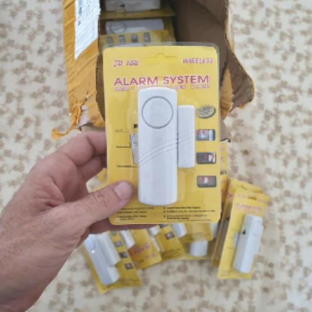 אזעקה לחלון