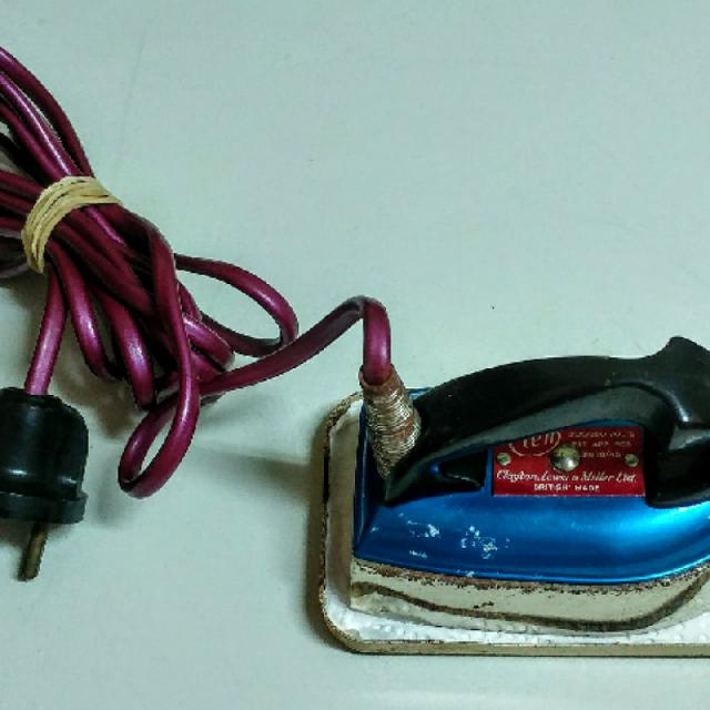 מגהץ קטן אנגלי שנות ה60