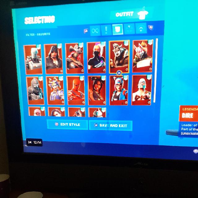חשבון פורטניט יש בו מעל 72 סקין  ו save the world  pwer 103 עם מיליוני XP ו 800 V-buks  ו מעל 400 ריקוד ו ..... ו מעל 40 צבע  ועוד 18 banner speshael