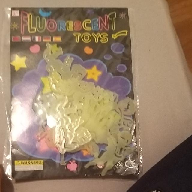 זוהרים בחושך