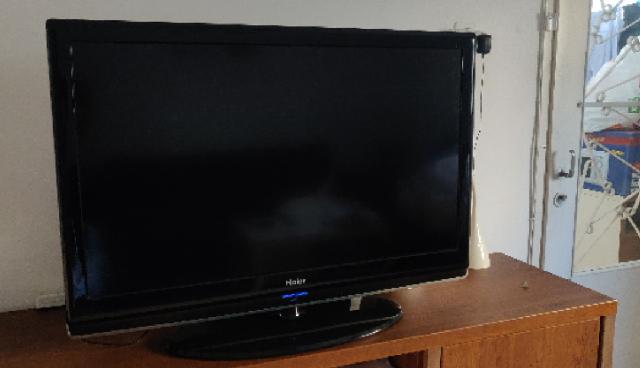 טלוויזיה 42 אינץ של חברת Hiaer מצב מעולה