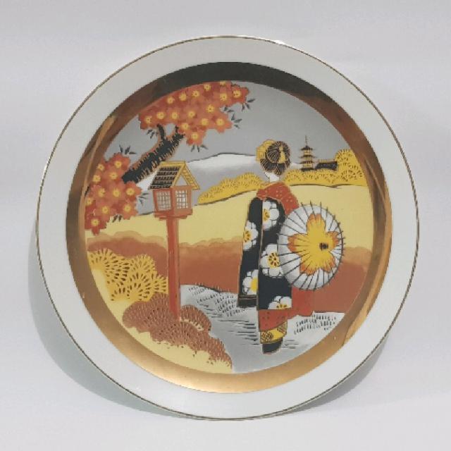 צלחת מעוצבת תוצרת יפן מקורית עם פס זהב