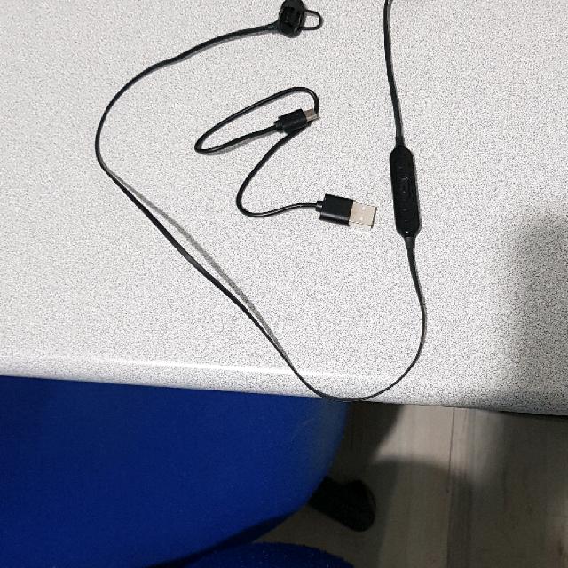 אוזניות בלוטוס