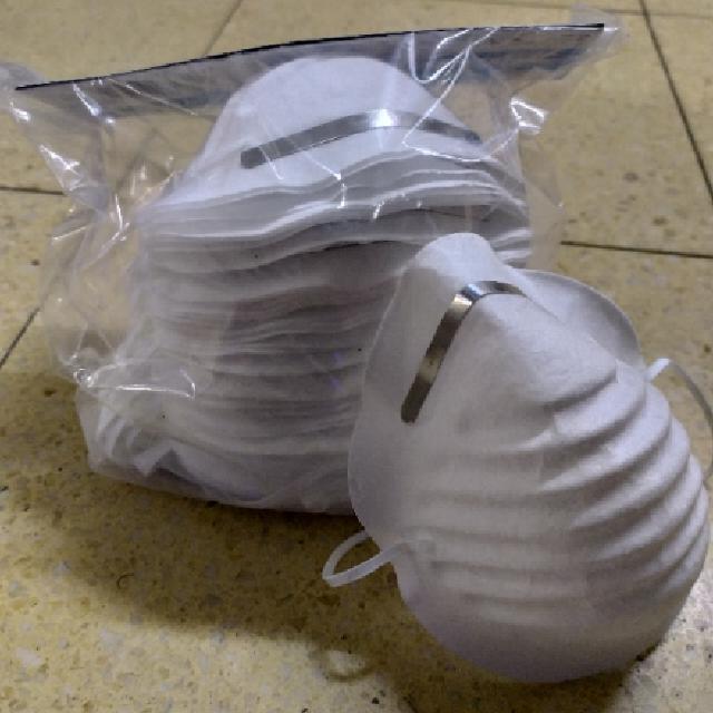 מסיכות נגד נגיפים באוויר.