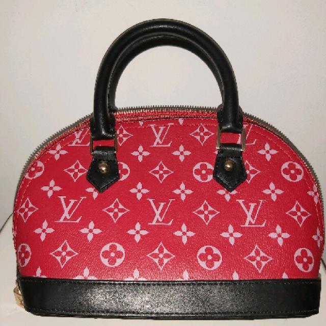 תיק עם נוכחות לאמיצות