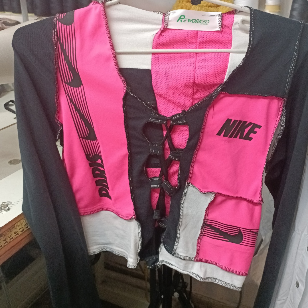 חולצת נייק משופצרת מעשה ידיי :)