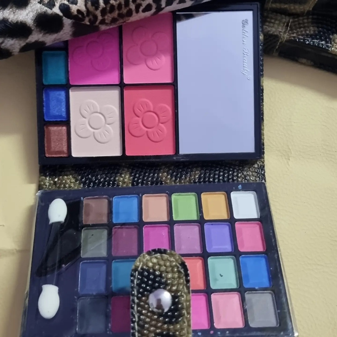 קופסאות איפור, 6 קופסאות, הקופסה ב-30 שקלים למכירה 