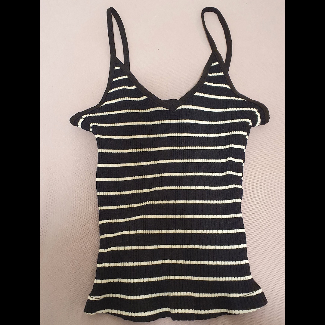 גופית פסים שחור לבן
